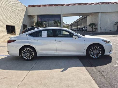 Used 2024 Lexus ES 300h w/ Accessory Package (Z1) FWD image 4