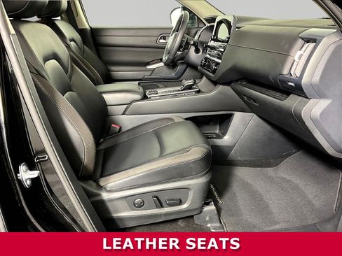 Used 2025 Nissan Pathfinder SL AWD/4WD image 28