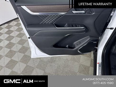 New 2026 GMC Acadia Denali w/ Super Cruise Package FWD image 12