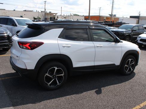 Used 2023 Chevrolet TrailBlazer RS w/ Sun and Liftgate Package AWD/4WD image 4