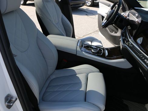 Used 2024 BMW X5 sDrive40i w/ Premium Package image 30