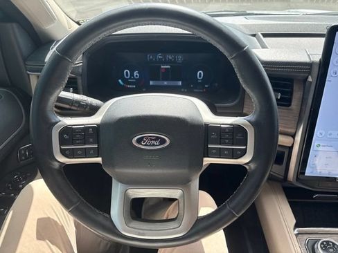 Used 2022 Ford Expedition Limited AWD/4WD image 9