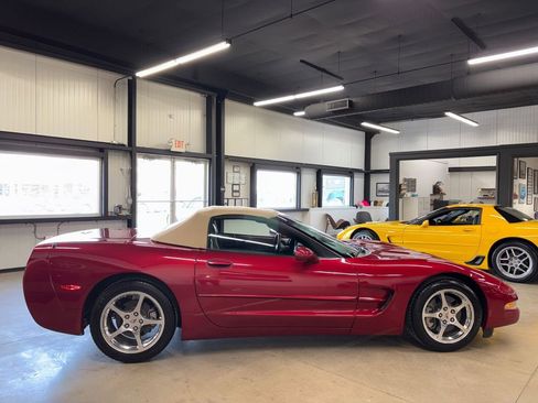 Used 2004 Chevrolet Corvette Convertible w/ Preferred Equipment Group image 21