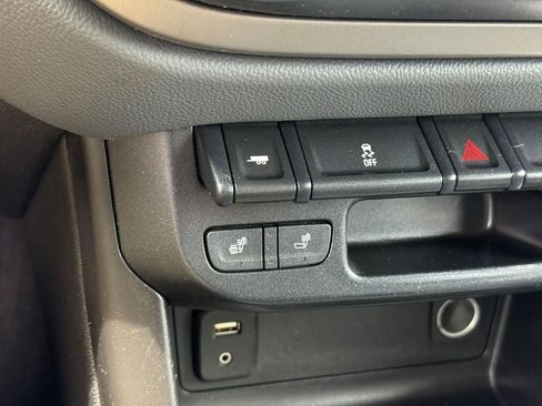 Used 2018 Chevrolet Colorado Z71 AWD/4WD image 24