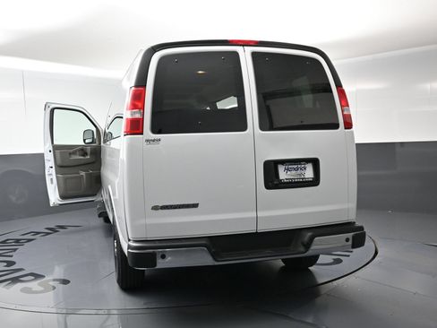 Used 2025 Chevrolet Express 3500 LT w/ LT Preferred Equipment Group RWD image 28