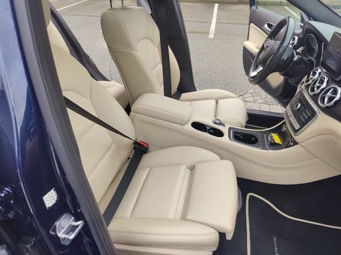 Used 2019 Mercedes-Benz GLA 250 4MATIC w/ Premium Package image 11