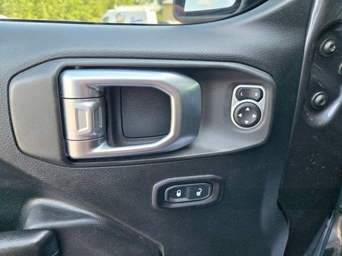 Used 2019 Jeep Wrangler Sport AWD/4WD image 13