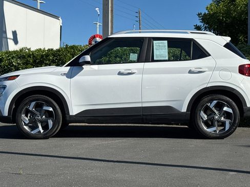Used 2025 Hyundai Venue SEL FWD image 7