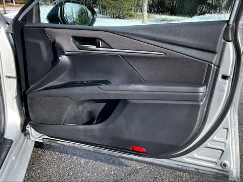 Used 2025 Toyota Camry LE image 12