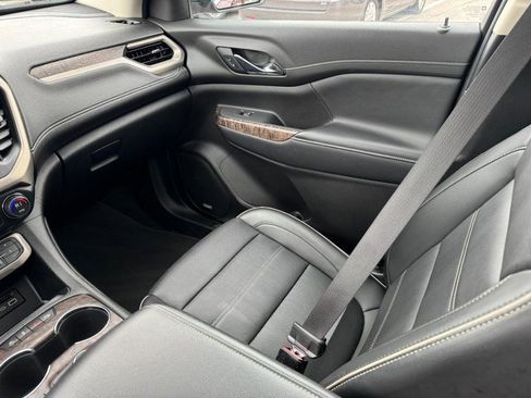 Used 2021 GMC Acadia Denali w/ Denali Technology Package FWD image 11