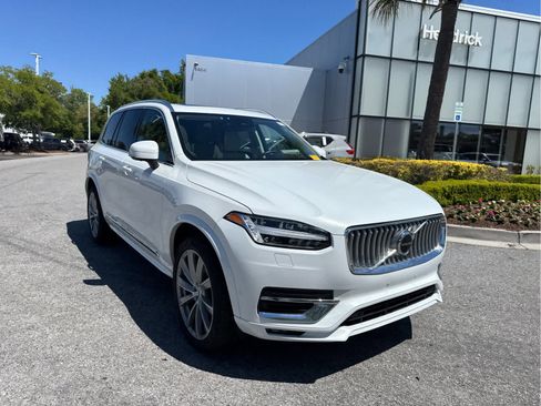 Used 2023 Volvo XC90 B6 Plus image 3