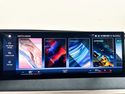 Used 2022 BMW iX xDrive50 w/ Premium Package image 11