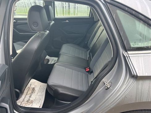Used 2025 Volkswagen Jetta SE FWD image 6