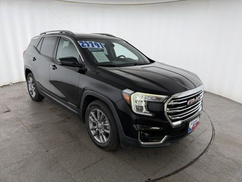 Used 2022 GMC Terrain SLT w/ LPO, Floor Liner Package FWD image 3
