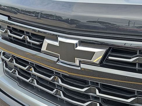 Used 2025 Chevrolet Silverado 1500 LT Trail Boss AWD/4WD image 36
