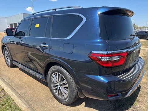 Used 2023 Nissan Armada SL w/ Captain's Chairs Package image 4