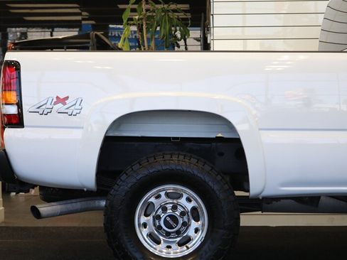 Used 2005 GMC Sierra 2500 SLE w/ Heavy-Duty Power Package AWD/4WD image 51