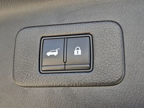 Used 2021 Nissan Armada SL w/ Captain's Chairs Package RWD image 19