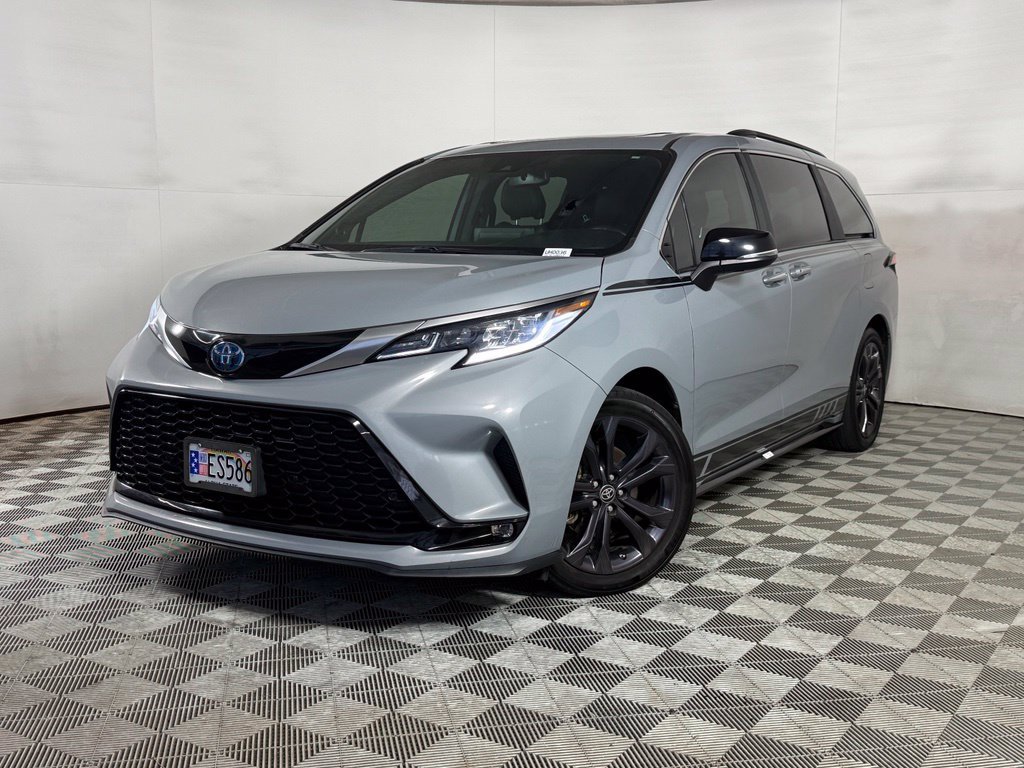Used 2024 Toyota Sienna XSE FWD image 1