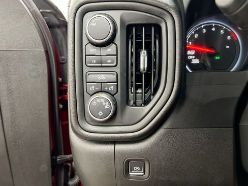 Used 2021 Chevrolet Silverado 1500 Custom Trail Boss w/ LPO, Dark Essentials Package AWD/4WD image 17