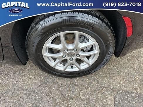 Used 2024 Chrysler Pacifica Touring-L image 13