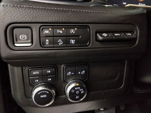 Used 2023 GMC Yukon XL Denali image 18