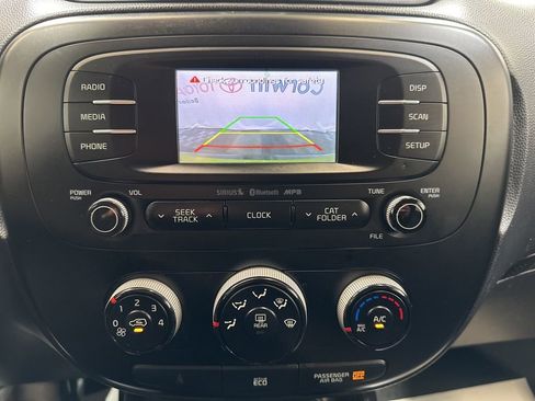 Used 2016 Kia Soul + image 32