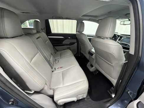 Used 2016 Toyota Highlander XLE AWD/4WD image 14
