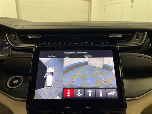 Used 2022 Jeep Grand Cherokee Limited 4xe w/ Luxury Tech Group II image 17