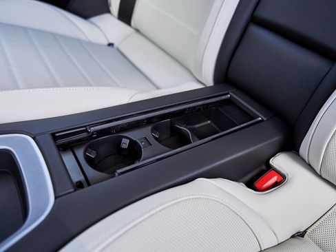 Used 2025 Porsche Panamera 4 w/ Premium Package image 54