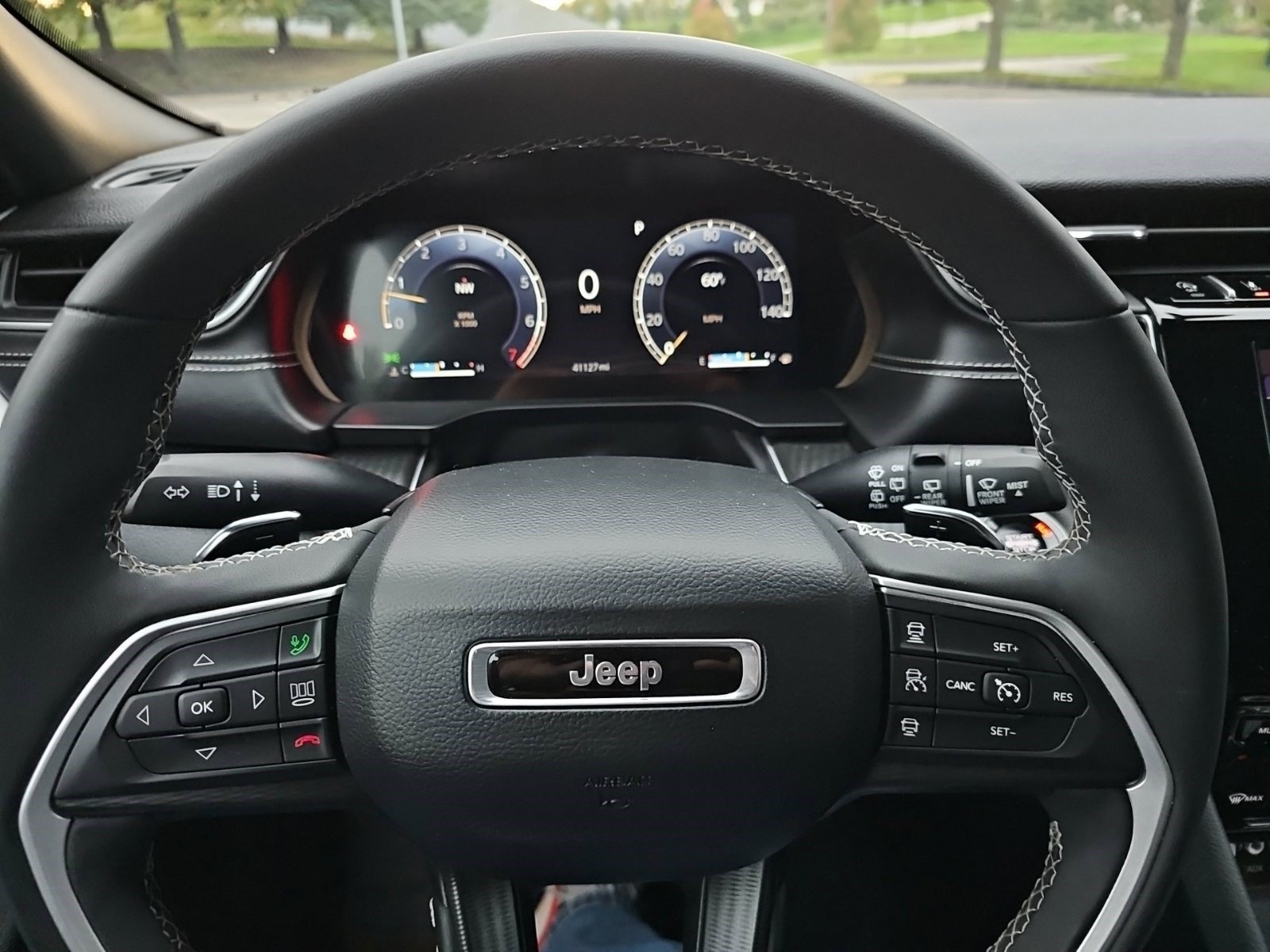Used 2025 Jeep Grand Cherokee Altitude AWD/4WD image 19