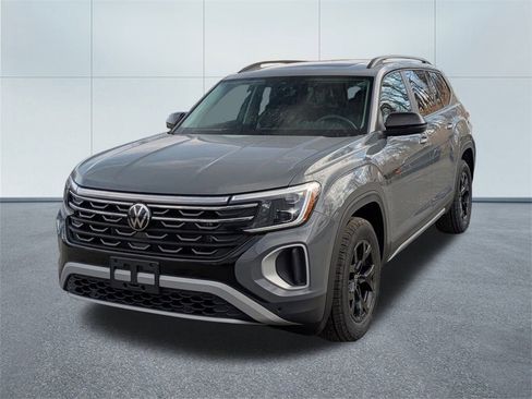 New 2025 Volkswagen Atlas Peak Edition SE image 4