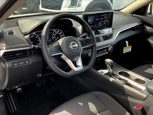 New 2025 Nissan Altima 2.5 SV w/ SV Special Edition Package image 10