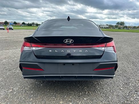 Used 2024 Hyundai Elantra SEL FWD image 7
