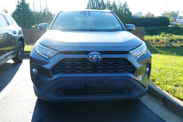 Used 2021 Toyota RAV4 XLE Premium AWD/4WD image 5