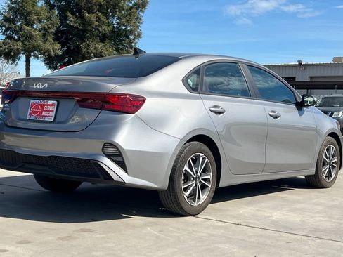 Used 2023 Kia Forte LXS image 3
