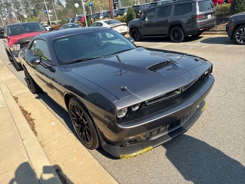 Used 2021 Dodge Challenger R/T image 3