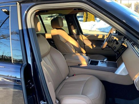 Used 2025 Land Rover Range Rover SE image 8