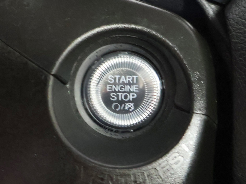Used 2023 Jeep Renegade Latitude AWD/4WD image 36