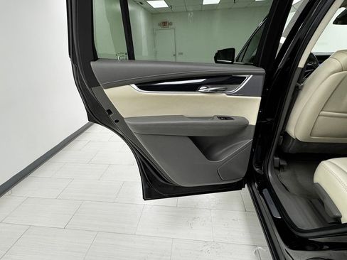 Used 2024 Cadillac XT6 Premium Luxury image 11