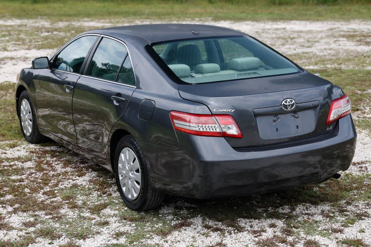 Used 2011 Toyota Camry LE FWD image 5