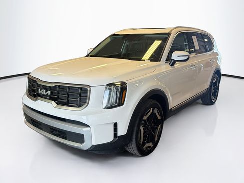 Used 2025 Kia Telluride S AWD/4WD image 3