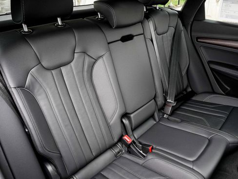 Certified 2025 Audi Q5 2.0T Premium Plus w/ Premium Plus Package image 20