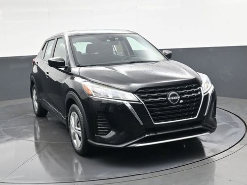 Used 2023 Nissan Kicks S FWD image 2