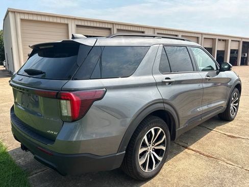 Certified 2025 Ford Explorer ST-Line AWD/4WD image 2