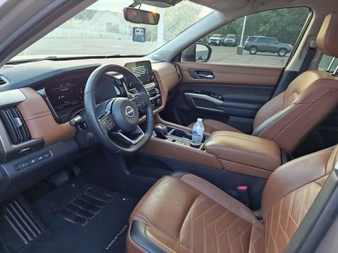 Used 2024 Nissan Pathfinder Platinum AWD/4WD image 8