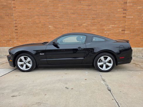 Used 2014 Ford Mustang GT image 2