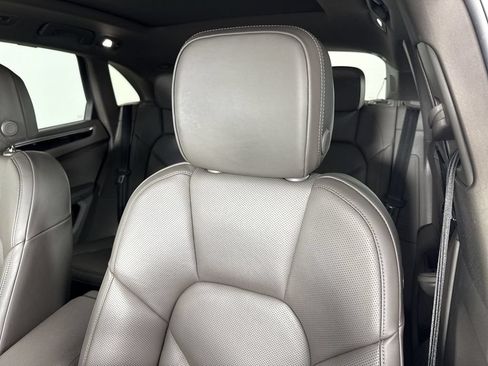 Certified 2024 Porsche Macan AWD/4WD image 41