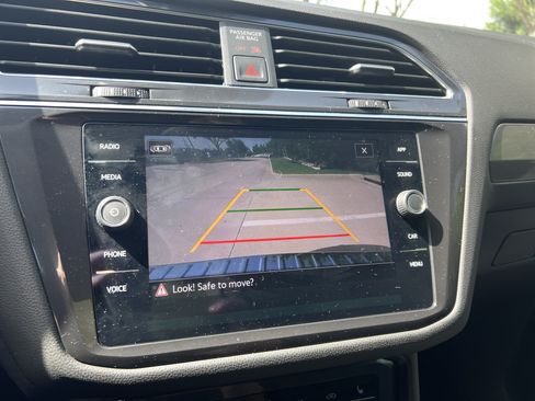 Certified 2022 Volkswagen Tiguan SE FWD image 21