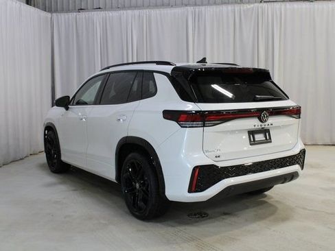 New 2026 Volkswagen Tiguan SE R-Line FWD image 22